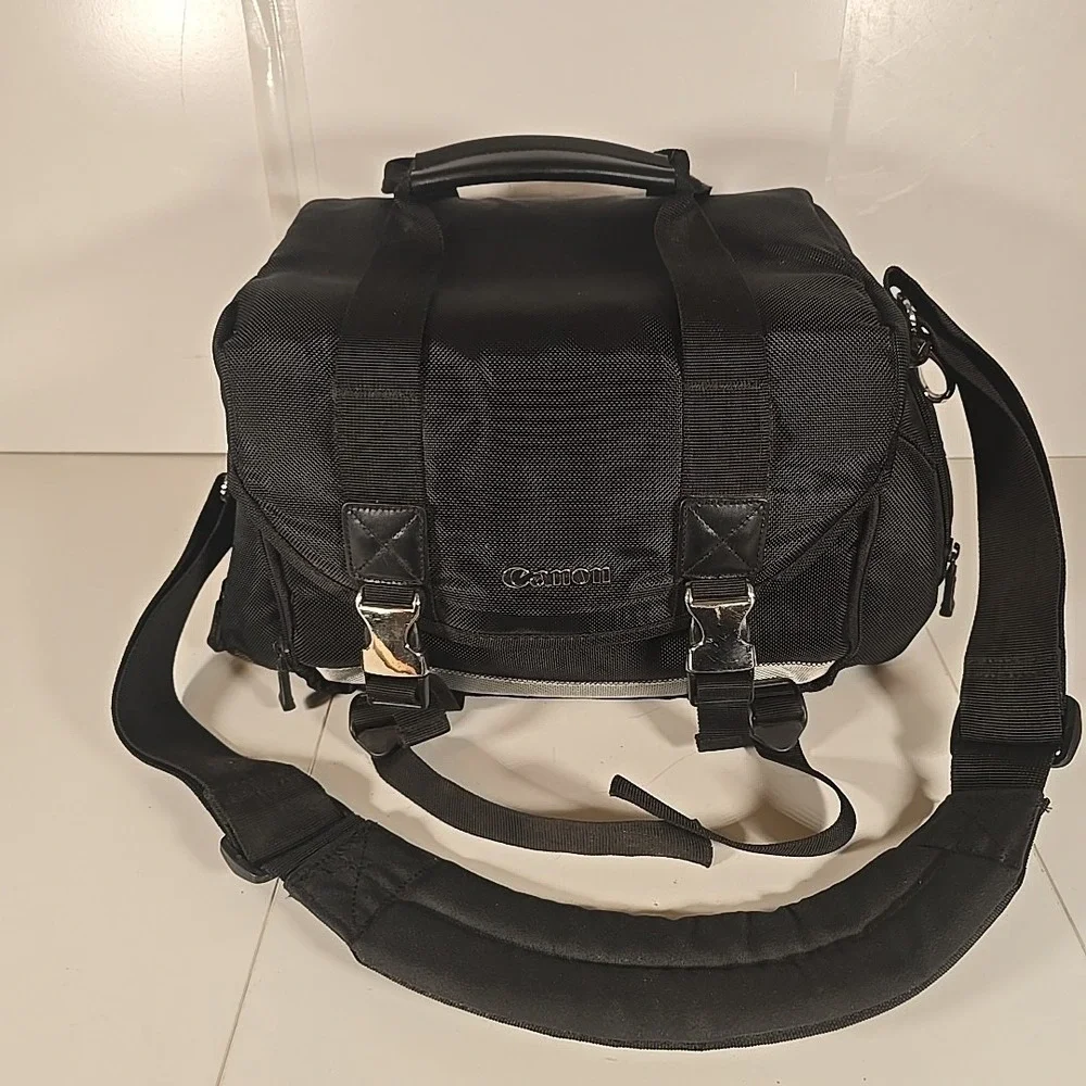 Large Canon 200DG Digital SLR Camera Case Gadget Bag Good Condition